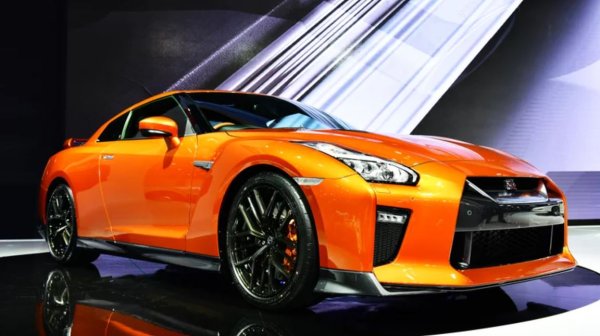 Настоящият водещ моделна  Nissan е GTR, еволюция на Skyline GTR, който дебютира през 2009 г. Тъй като вече се продава от 13 години без никакви големи промени, лесно е да се предположи, че GTR не може да се справи с по-модерните производителни автомобили. Но както установява SlashGear при тестването на модела Premium от 2021 г. , това далеч не е така. Той все още осигурява както производителност, така и добро управление, с 565 к.с.
През годините цената на дребно за GTR бавно се е увеличава, така че това е по-малко изгодна сделка, отколкото преди. Но той все още остава по-бърз от много суперавтомобили, с неофициално ускорение от 0 до 100 км/ч под 2,5 секунди.
Неговата система за задвижване на четирите колела остава една от най-мощните на пазара въпреки възрастта си и дори при снежно време все още има достатъчно сцепление. Съществуват слухове, че следващата водеща кола на Nissan ще бъде електрическа, така че GTR може да е последният по рода си.
